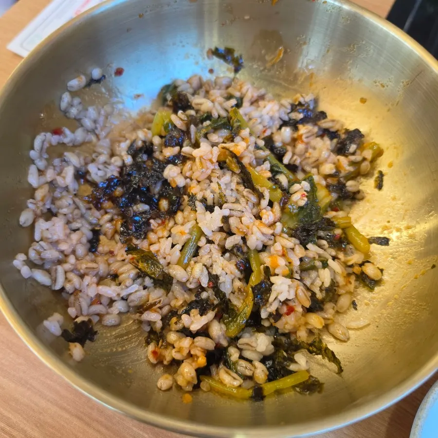Pre-meal yeolmu barley bibimbap served before the meal