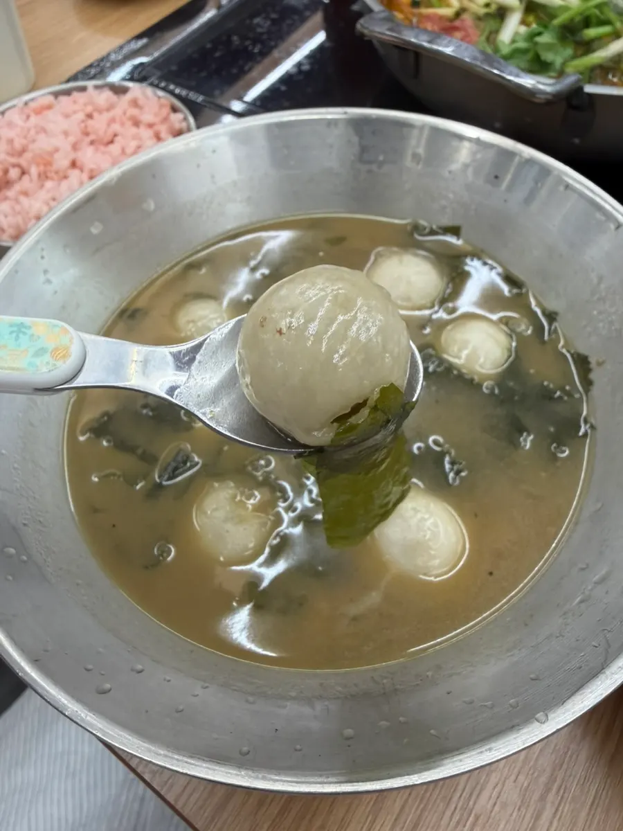 Ongsimi dumplings and meat inside the seaweed soup