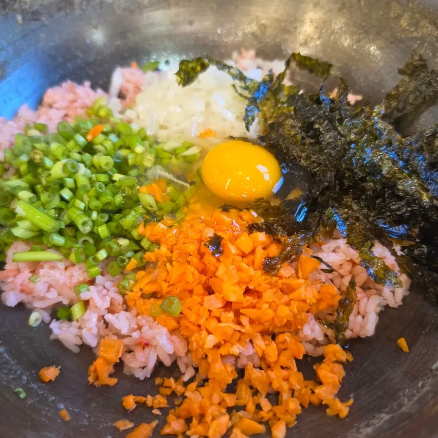 Fried rice made with red yeast rice