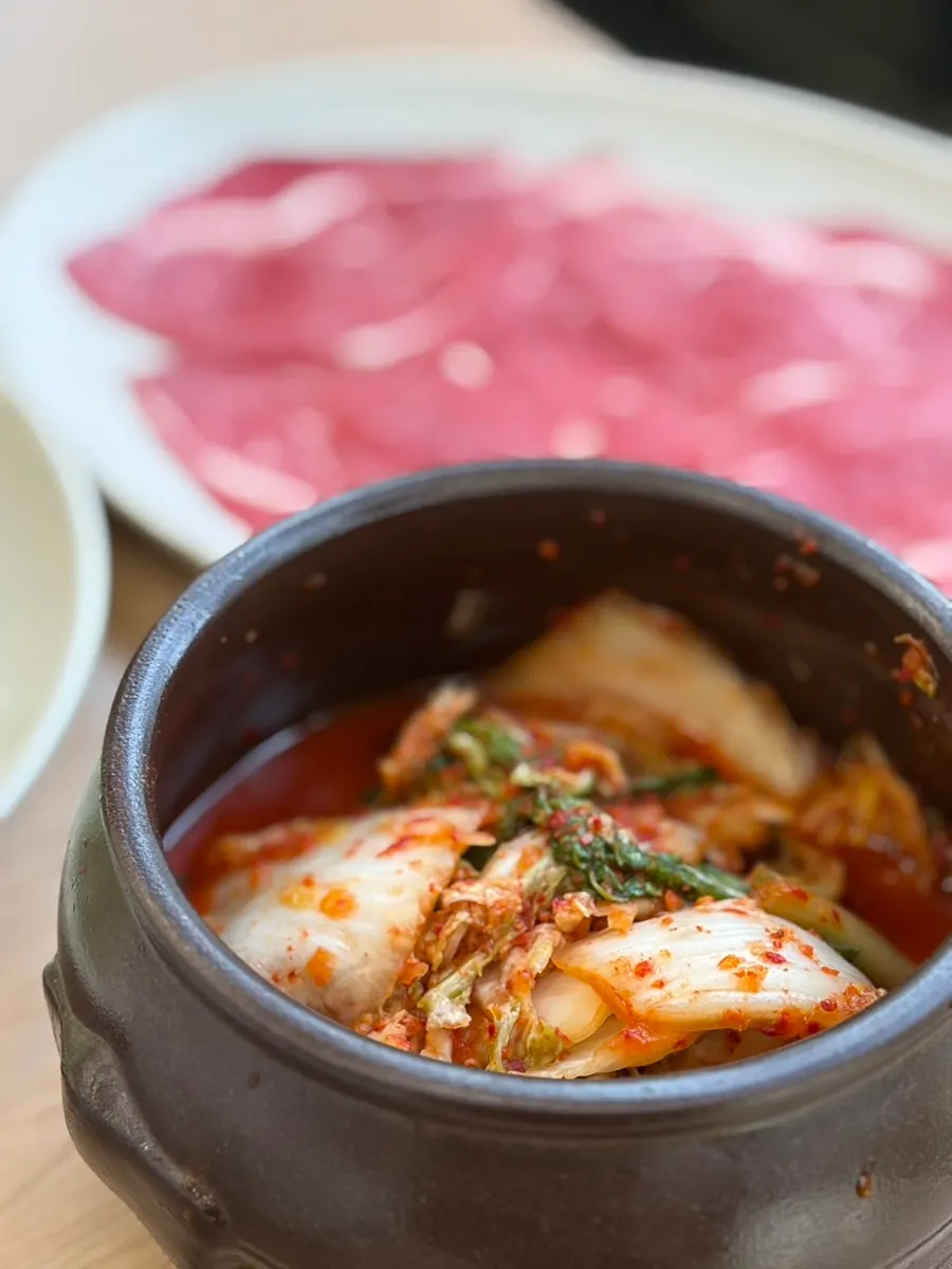 두부 사이에 고기가 채워진 두부 샌드위치 단면