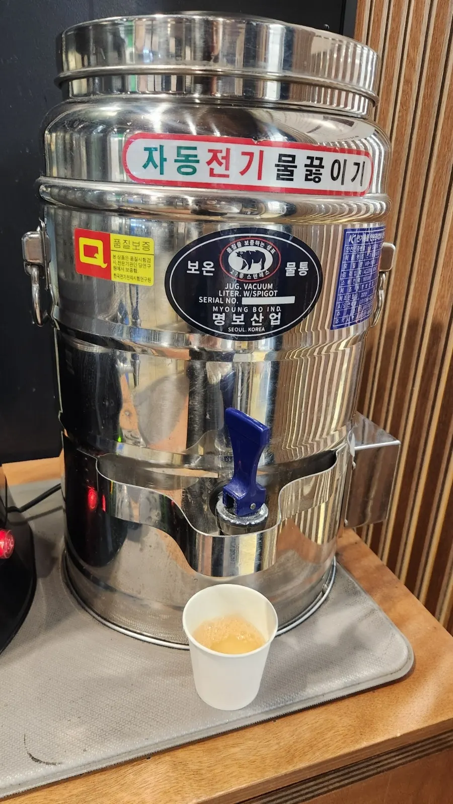 Puffed rice snacks and drinks chosen from the dessert corner