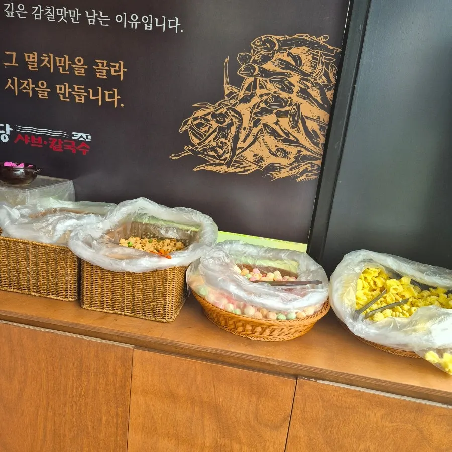 가족 단위 손님이 많은 동춘당 식사 자리