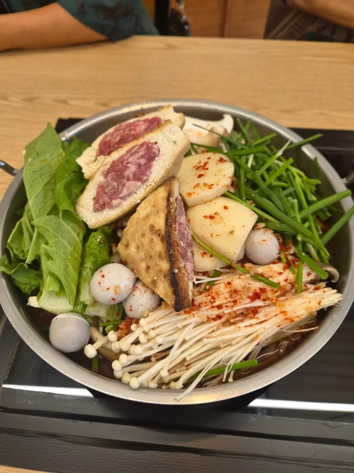 Self-serve corner guide with three sauces