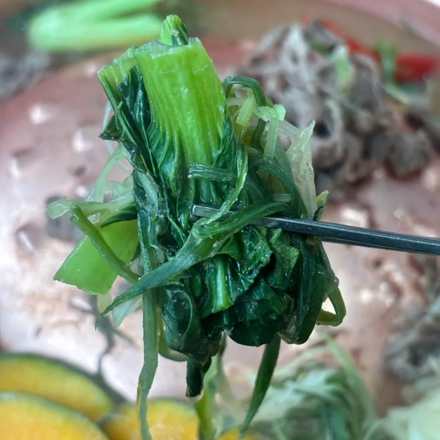 Bulgogi pan with white wood ear mushroom, sweet pumpkin, and other vegetables