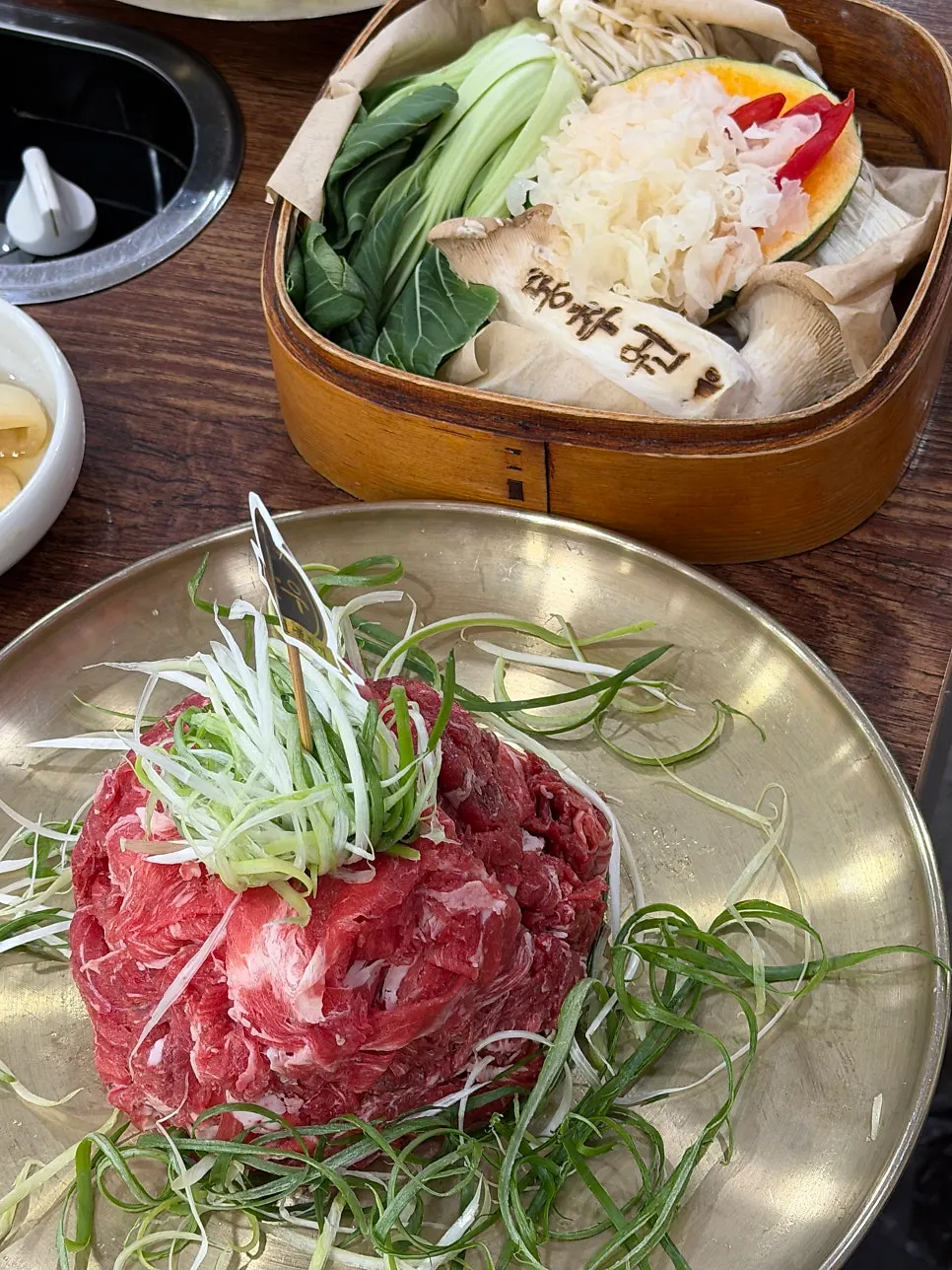 A mountain of Korean beef bulgogi piled with vegetables