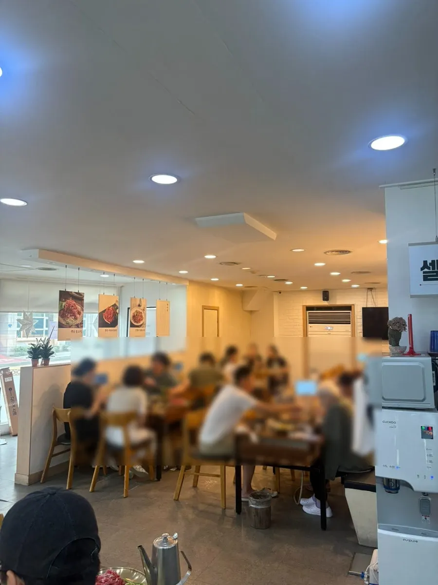 Interior seating with customers at Dongchuwon Bulgogi