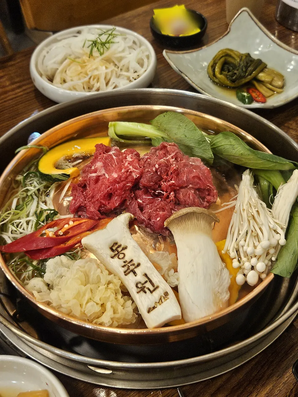 세팅된 동추원불고기 2인 세트 테이블
