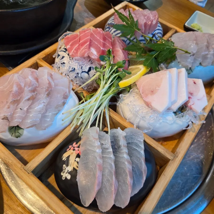 Close-up of the thickly sliced assorted raw fish plate