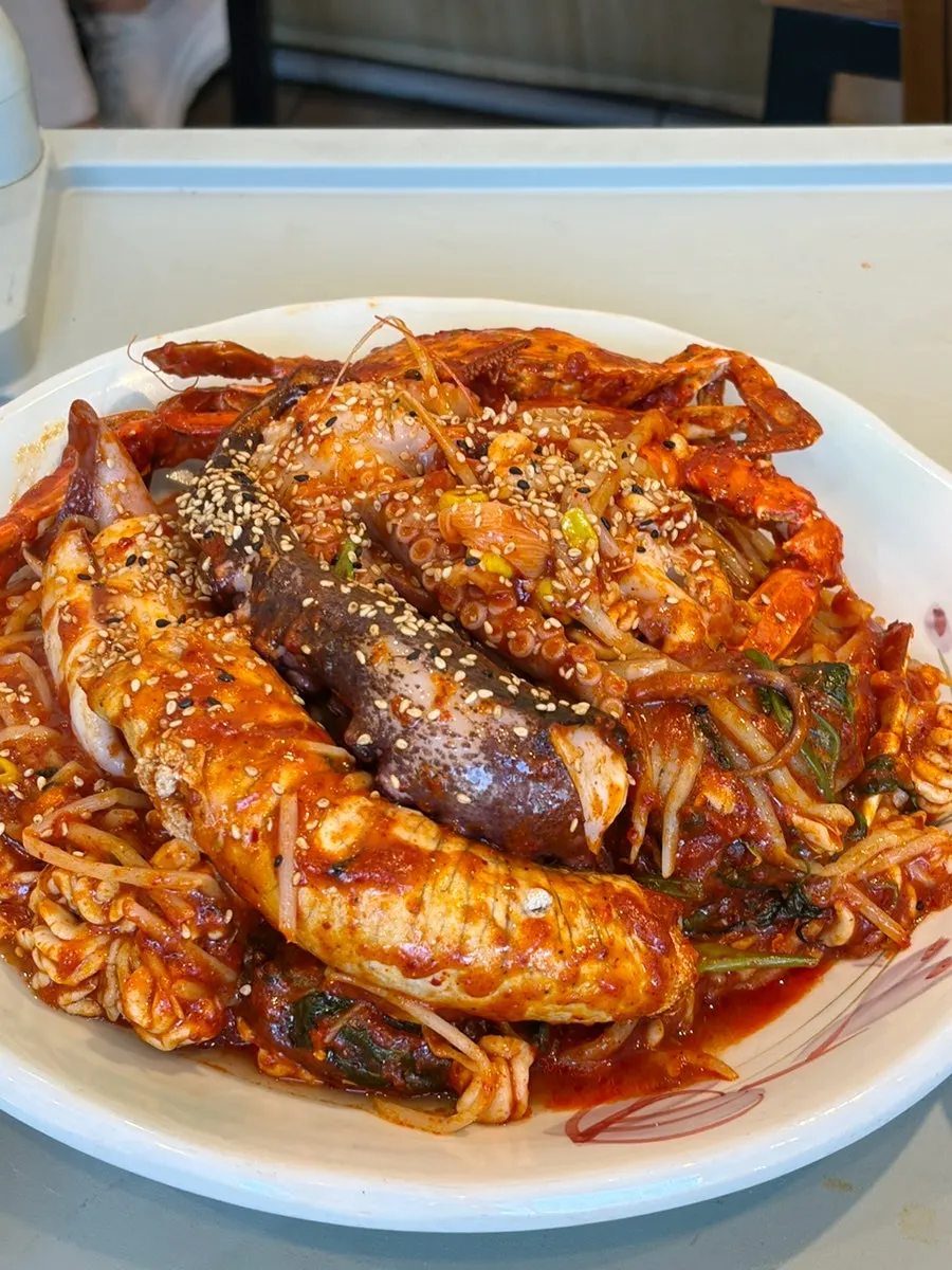 Donghae Bada Hoetjip's seafood stew topped with large seafood pieces