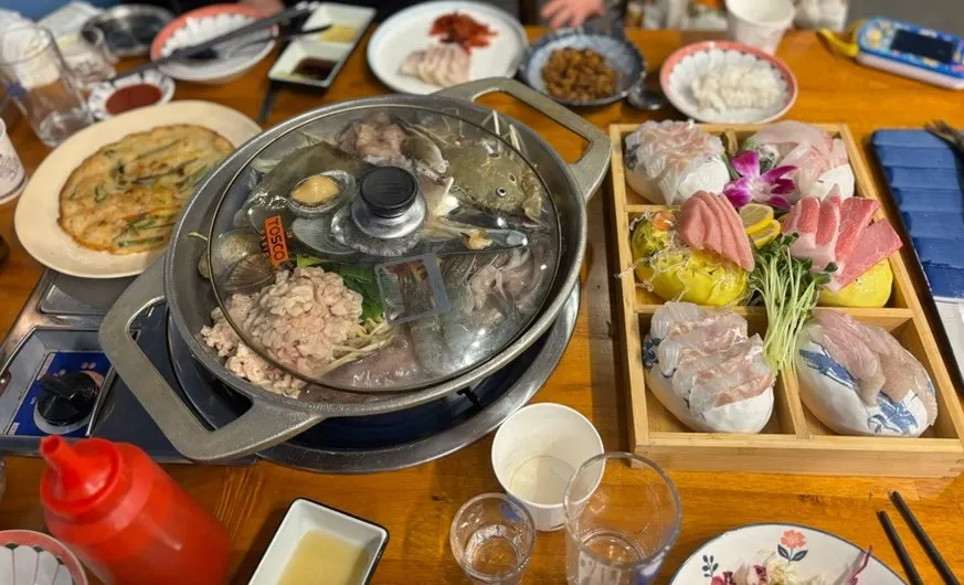Seafood stew with deepened broth and fished-out seafood
