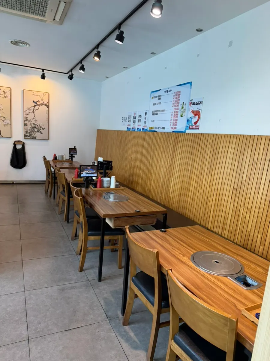 코스로 나온 밑반찬 한 상