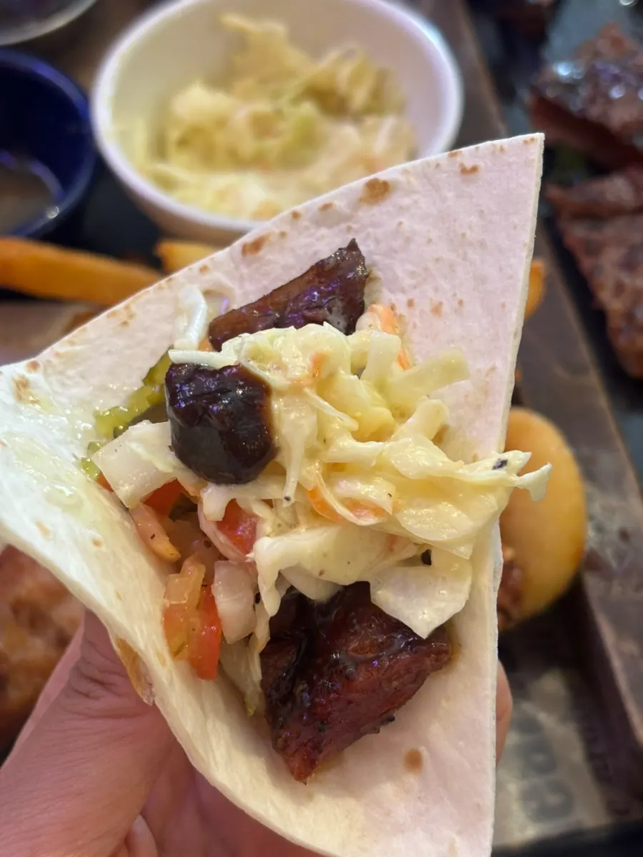 Barbecue meat eaten together with coleslaw