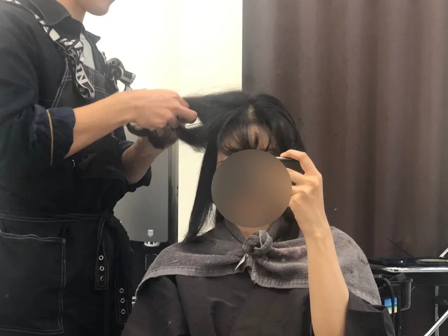 층을 내며 무게감을 덜어내는 커트
