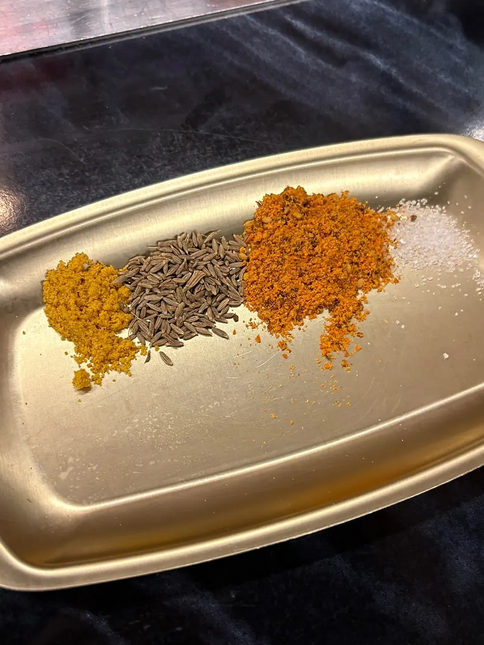 太さを比較する2種類の羊肉串