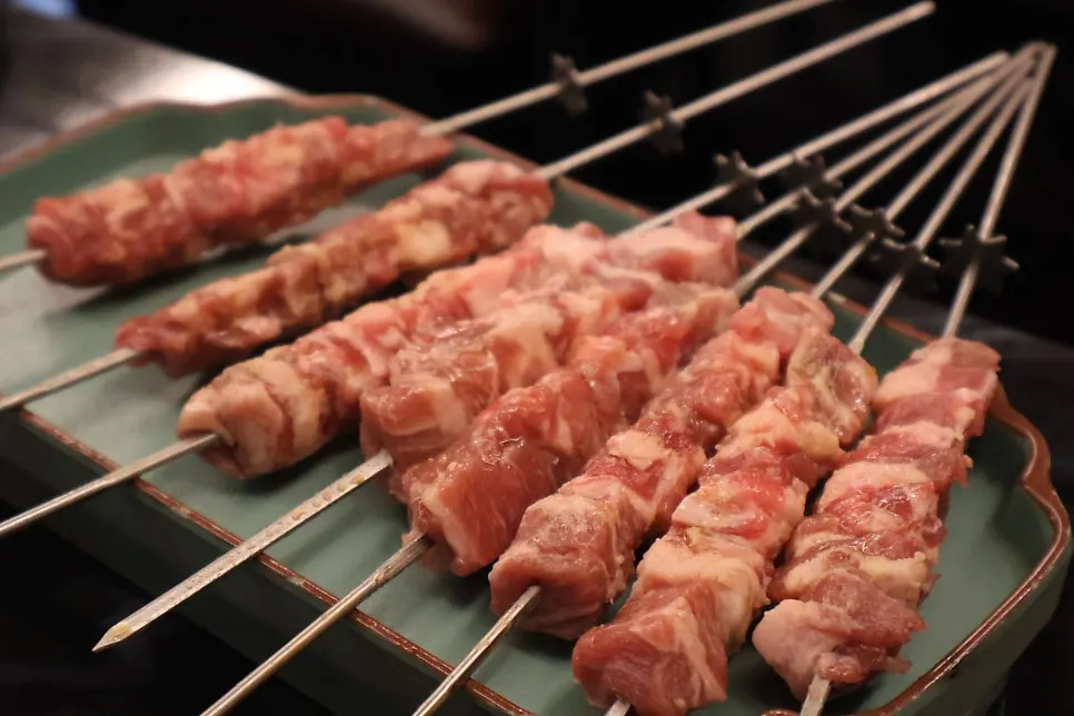 화로에 올린 양꼬치
