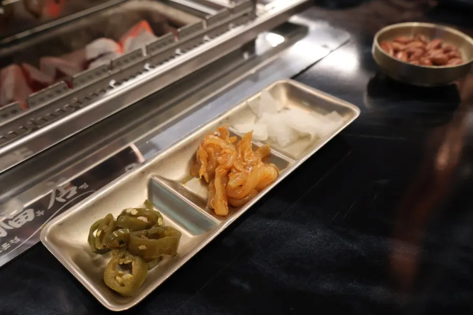 세팅된 손님상과 반찬