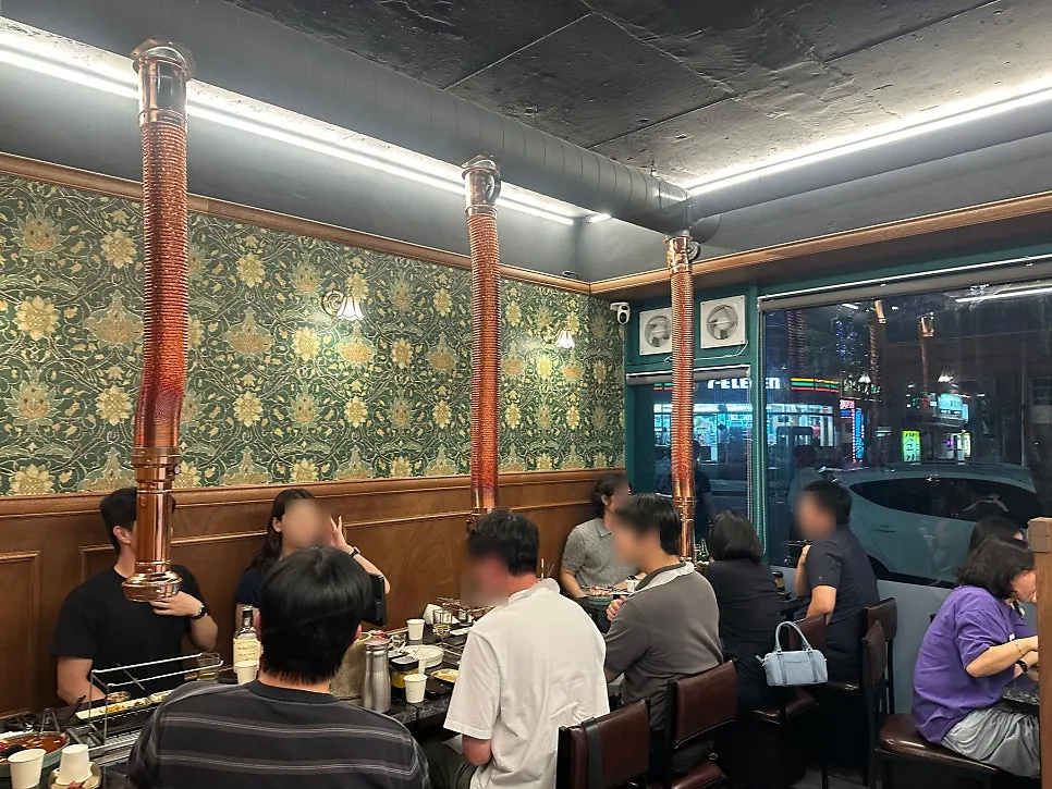 Yangbokjeom interior packed with weekday evening customers