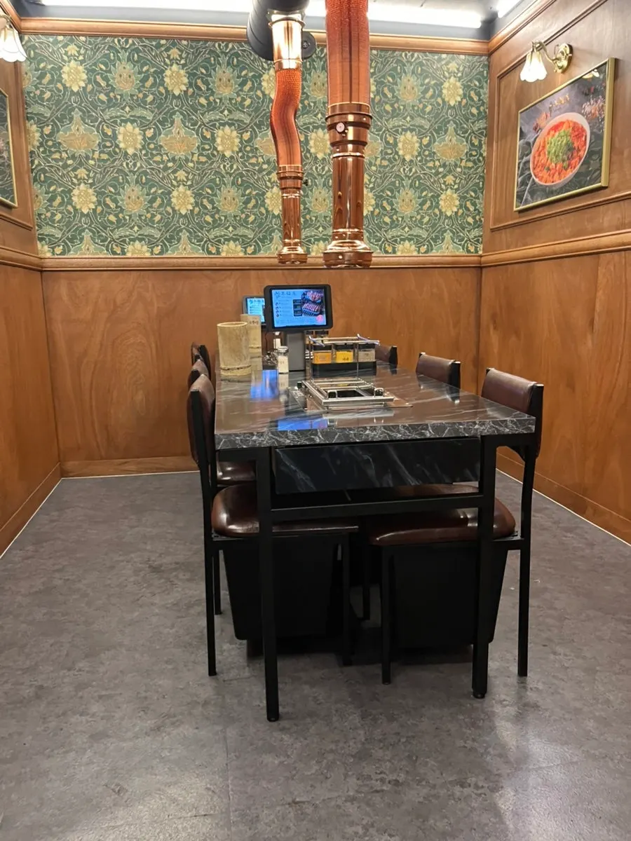 4-person table by the window