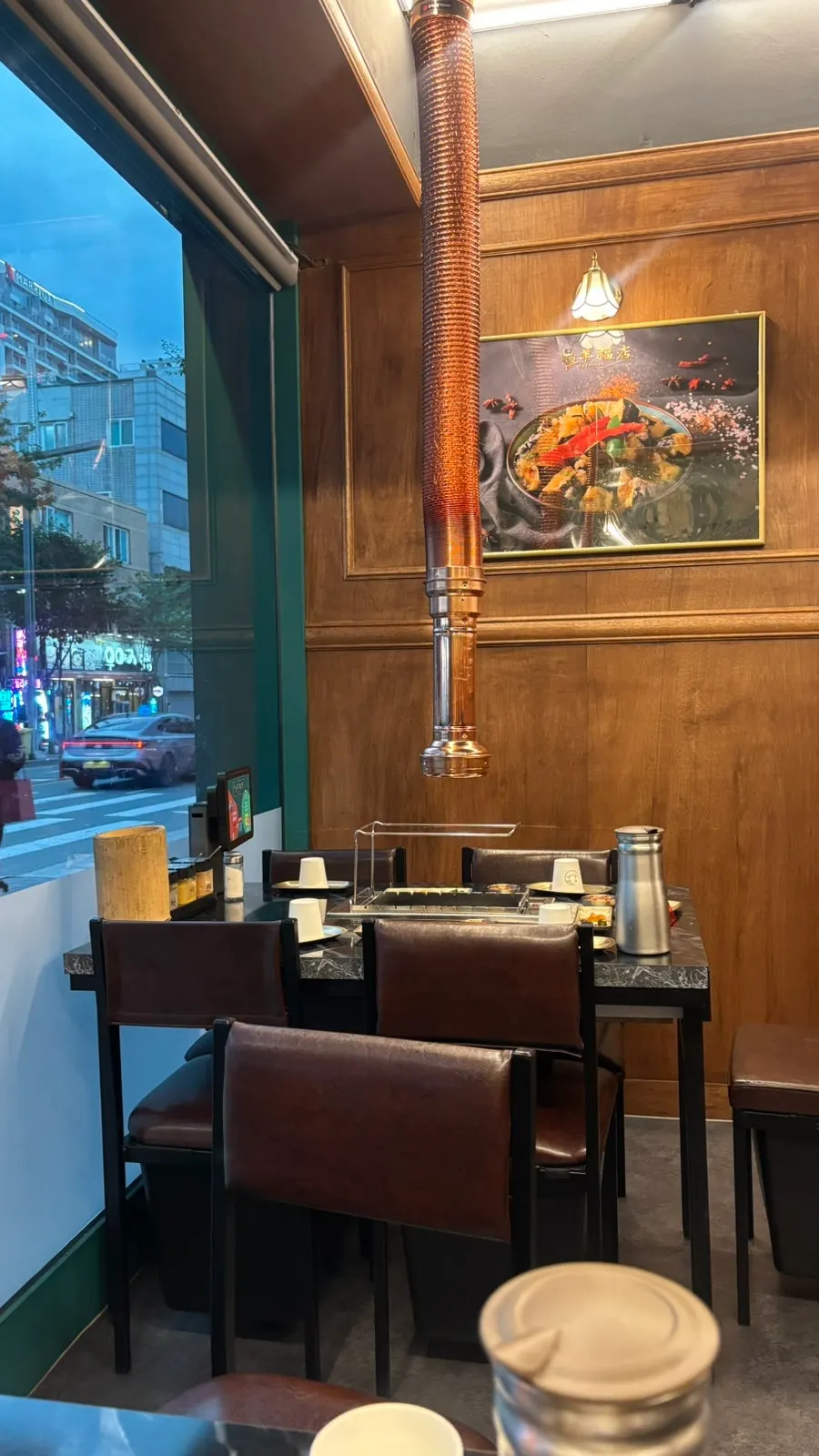 Clean dining hall seating at Yangbokjeom Dongdaegu Station Branch