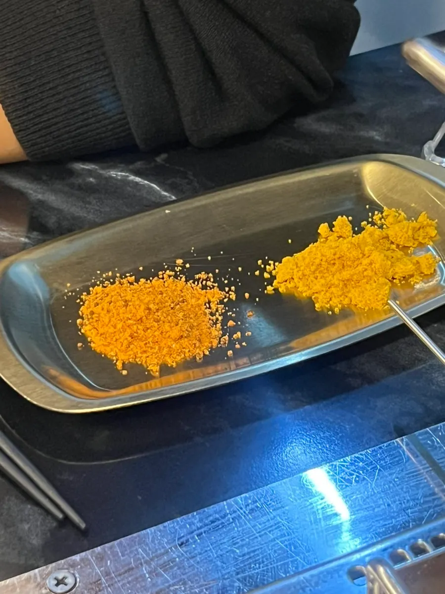 Two sauce plates kept separate