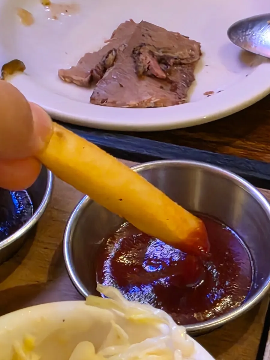 사이드로 나온 버팔로윙