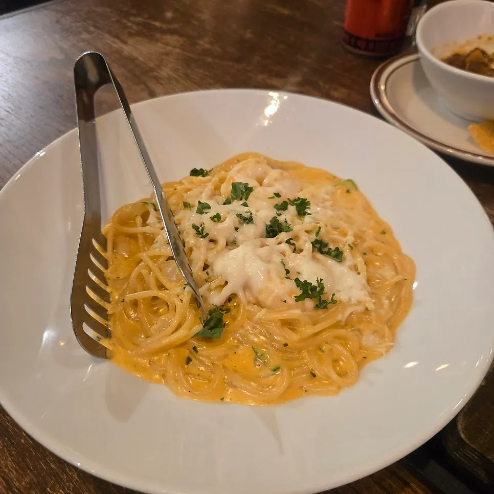 Shrimp Cream Pasta with thick, rich cheese