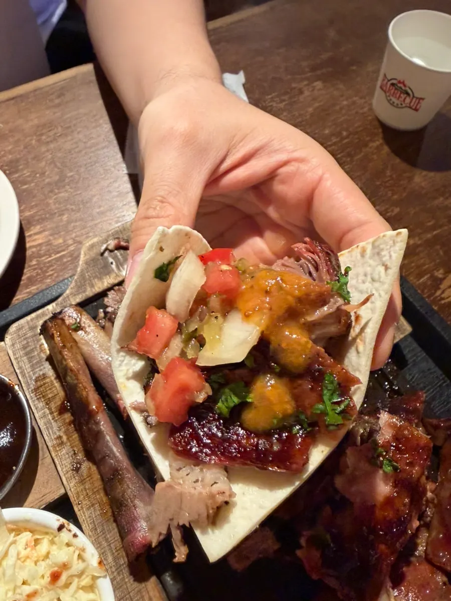 Tortilla wrap with spare ribs and salad