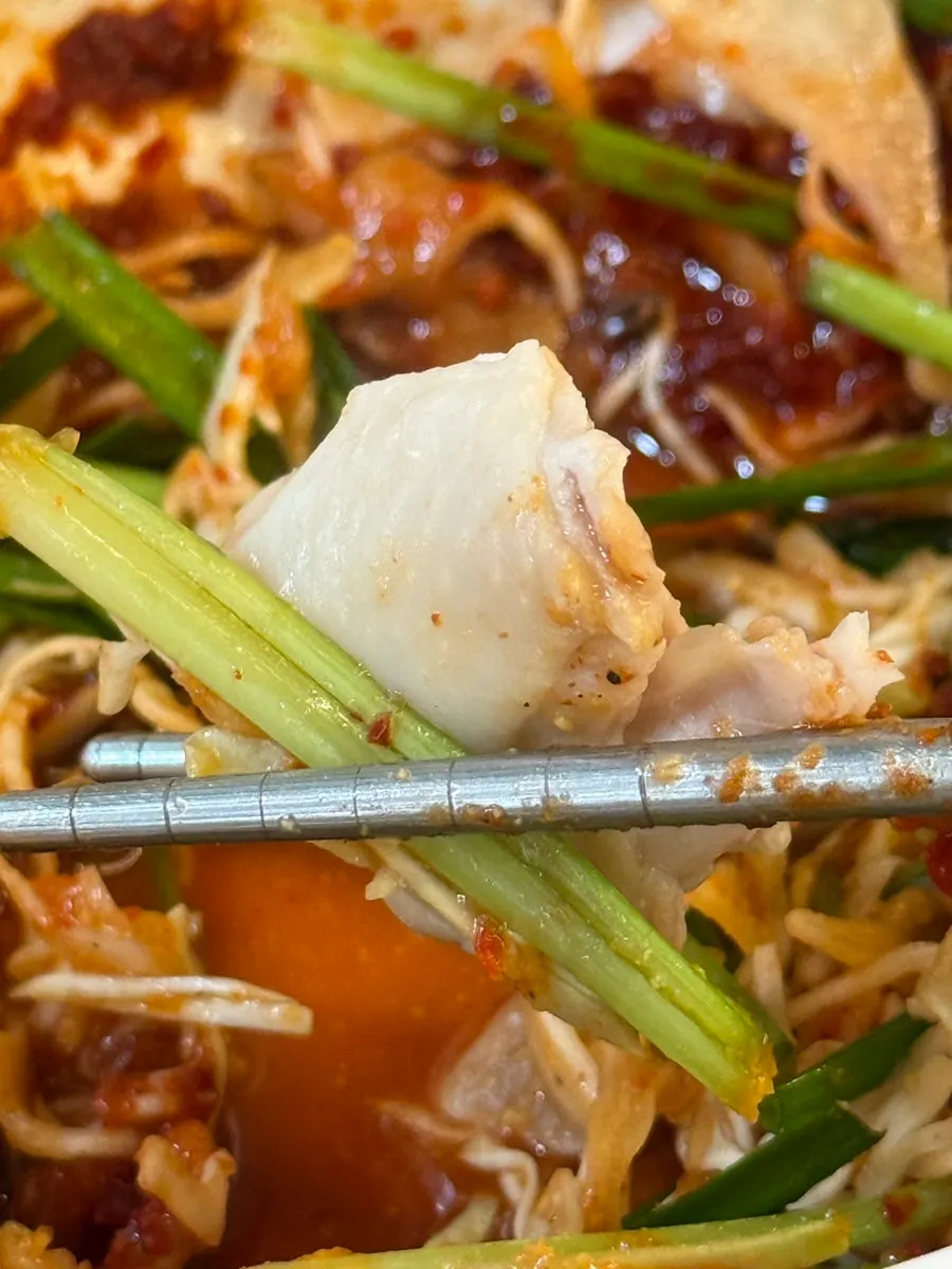 건져 먹기 좋게 끓은 닭한마리