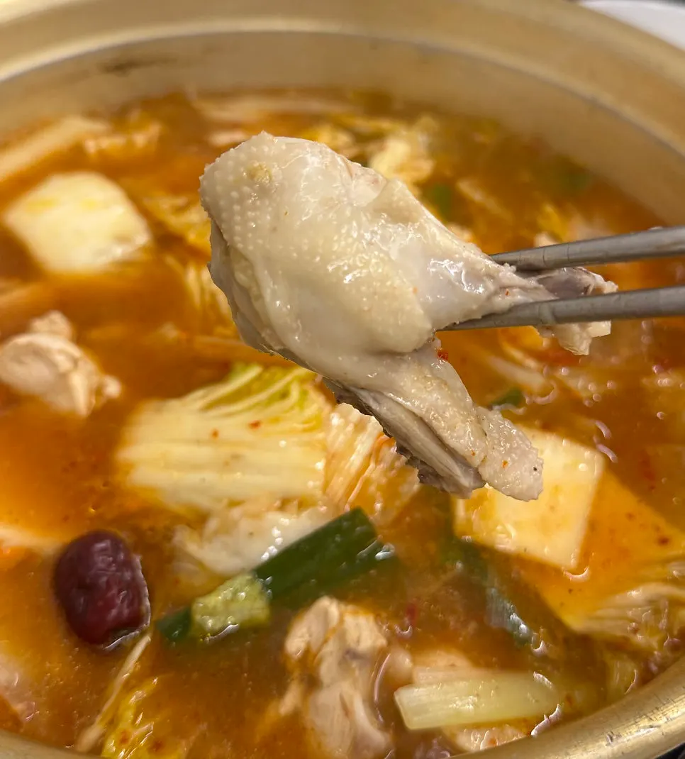 Chewy rice cake soaked in dak hanmari broth