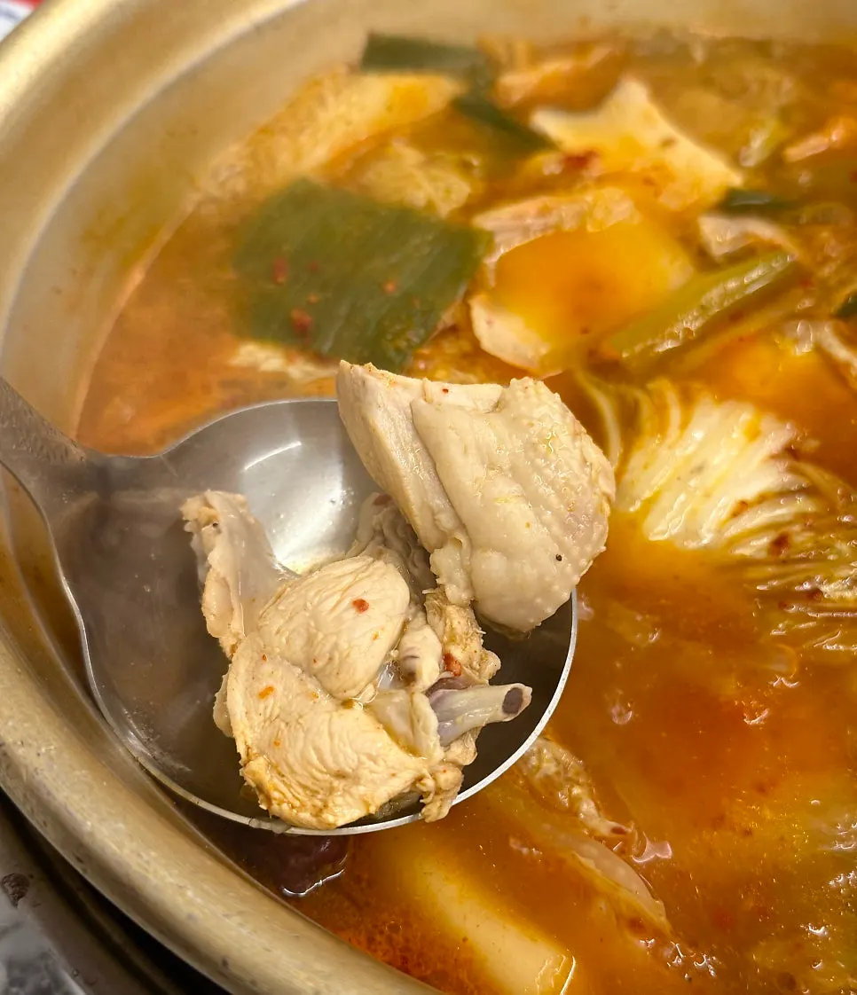 Dadaegi chili paste and kimchi to add to the dak hanmari