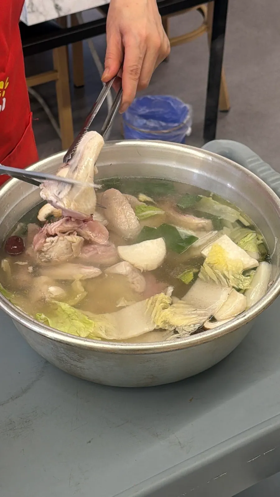 เนื้อไก่ดักฮันมารีที่หั่นเสร็จแล้ว