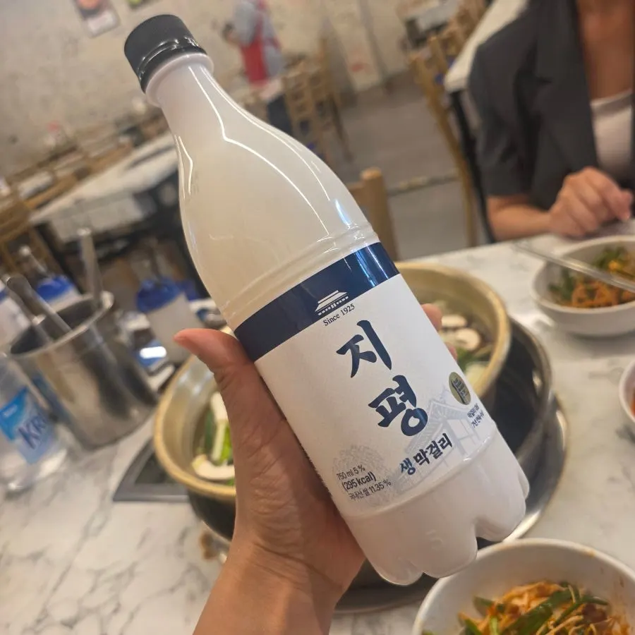 한입 크기로 자른 녹두빈대떡 단면