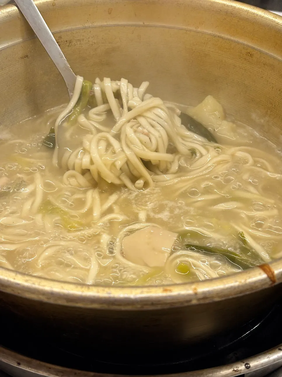 칼국수까지 마무리한 닭한마리 한 그릇