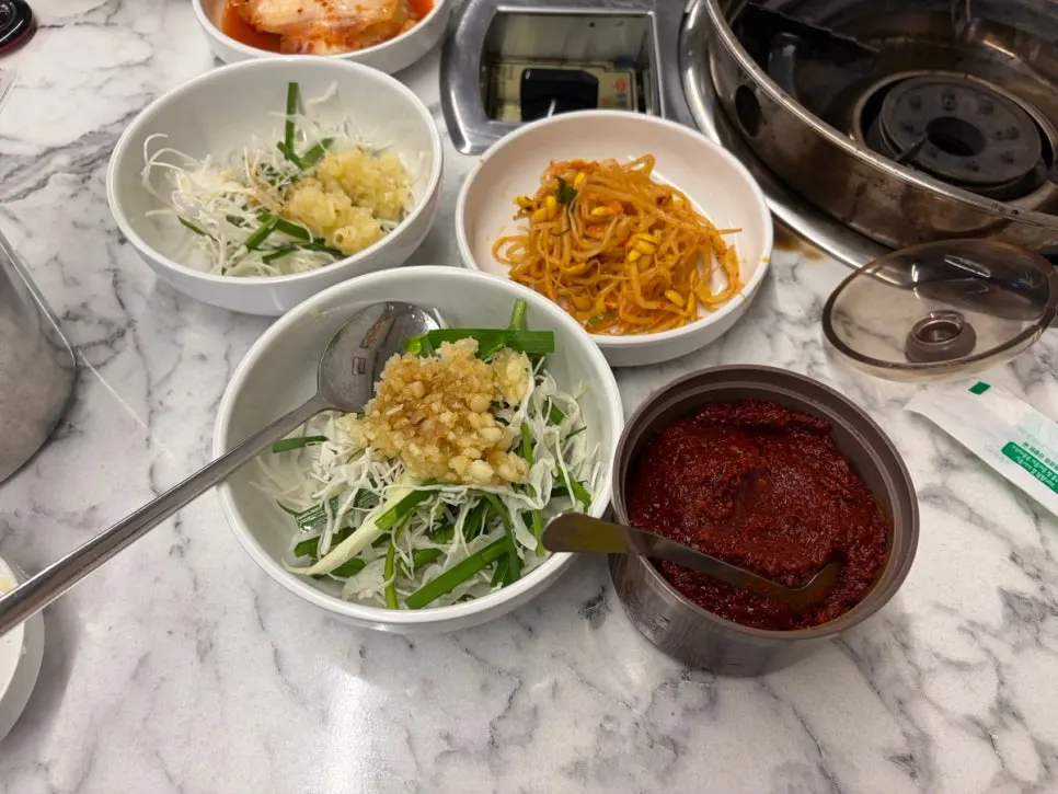 Dak hanmari being cut at the table