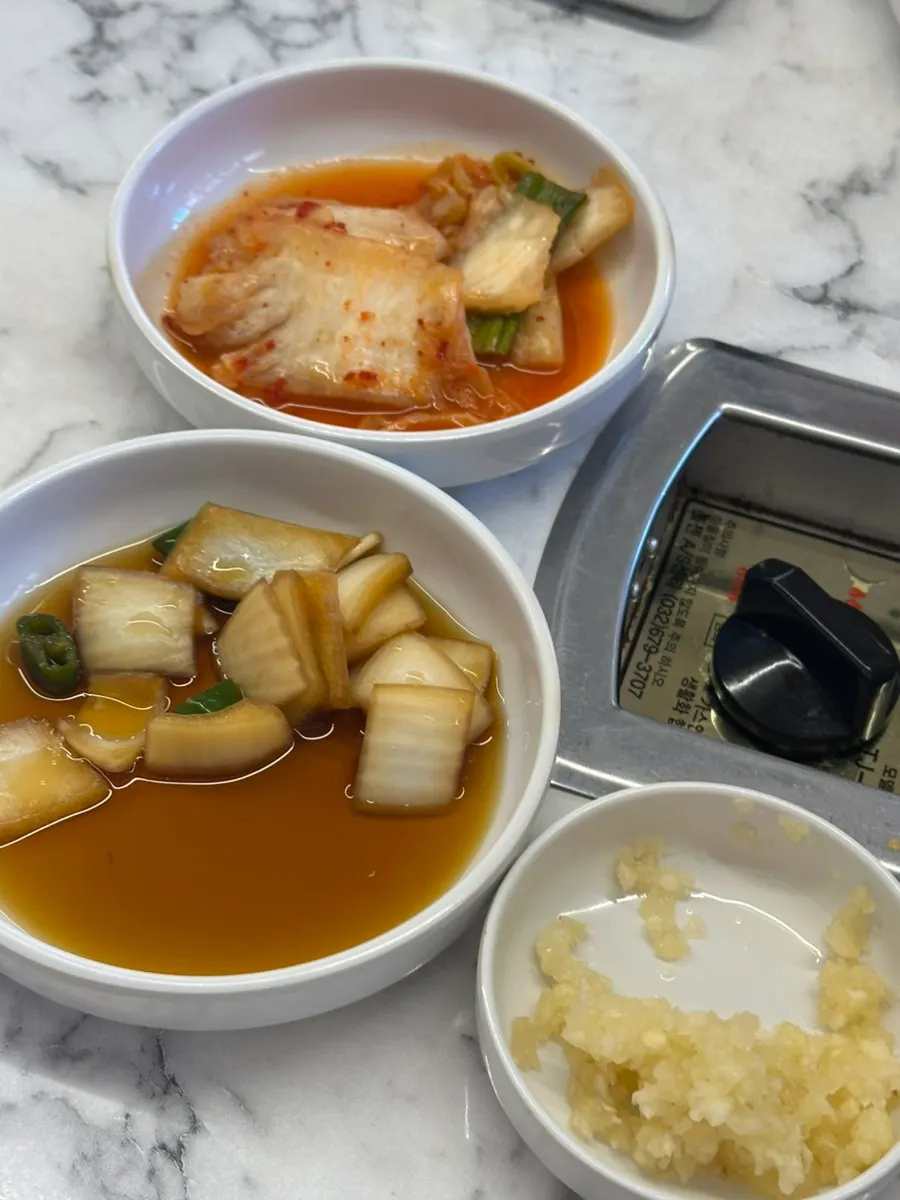 닭한마리와 함께 나온 김치 반찬