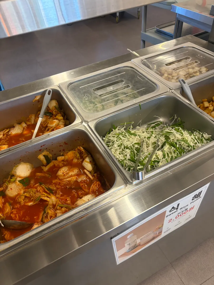 Self-serve side dishes at Sunhuine Bindaetteok Dongdaemun