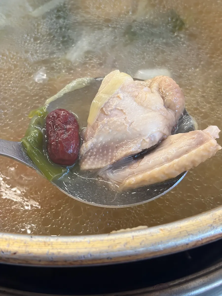 Side dish plate served with the dak hanmari