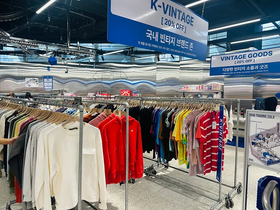 복도 쪽에서 본 비바무역 을지 빈티지 매장 전경