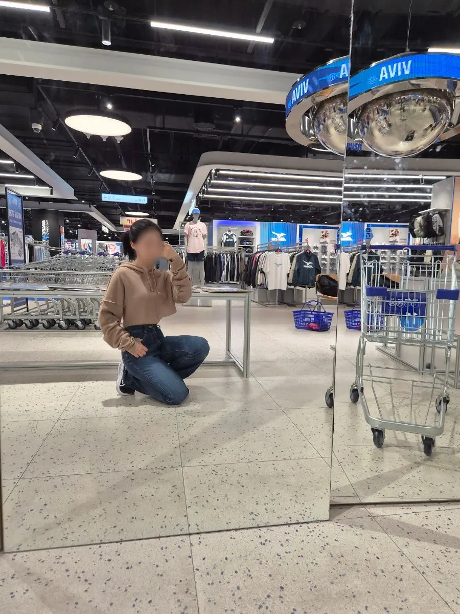 할인 적용해 고른 니트와 청바지