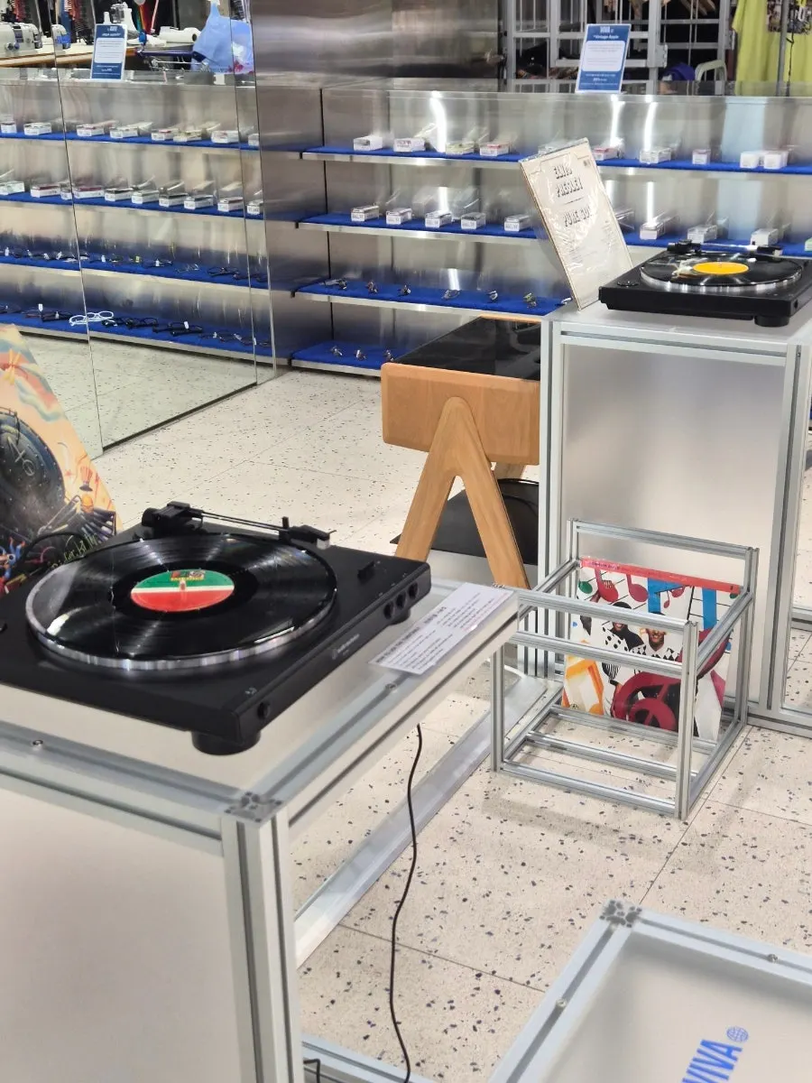 Viva Trade LP display corner