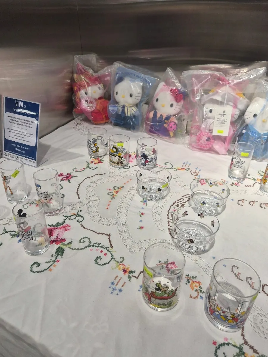 Kitty bowls and vintage tableware