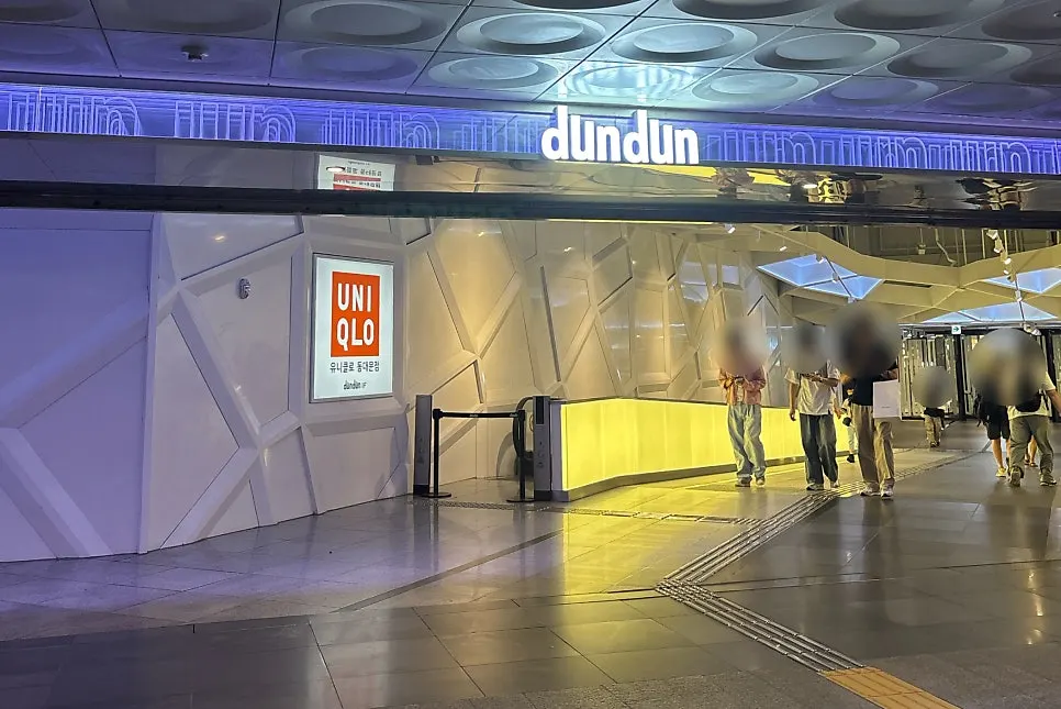 Exterior of Lotte Dundaun in front of Exit 11 of Dongdaemun History & Culture Park Station