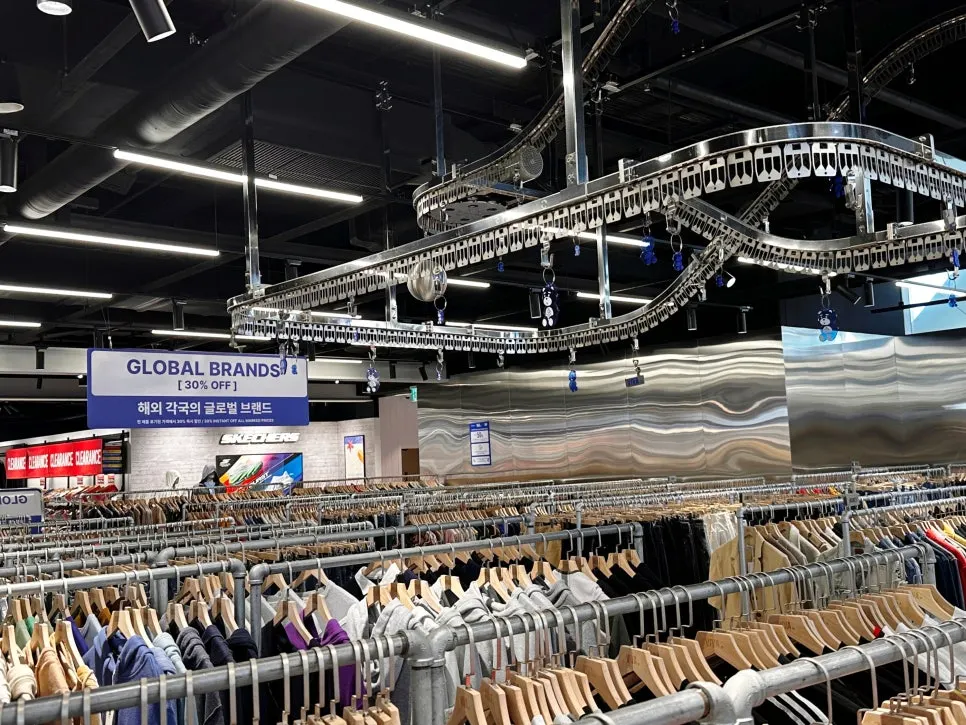 Interior of the 200-pyeong warehouse-style vintage store