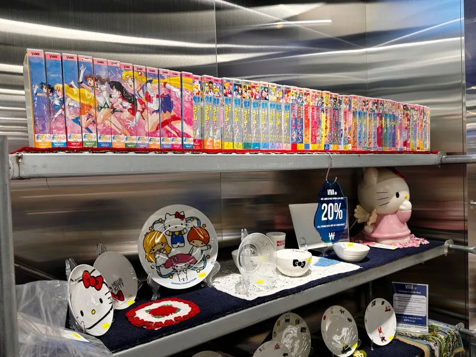 Display of discounted vintage accessories