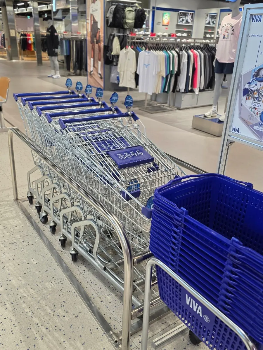 글로벌 브랜드 빈티지 의류 코너