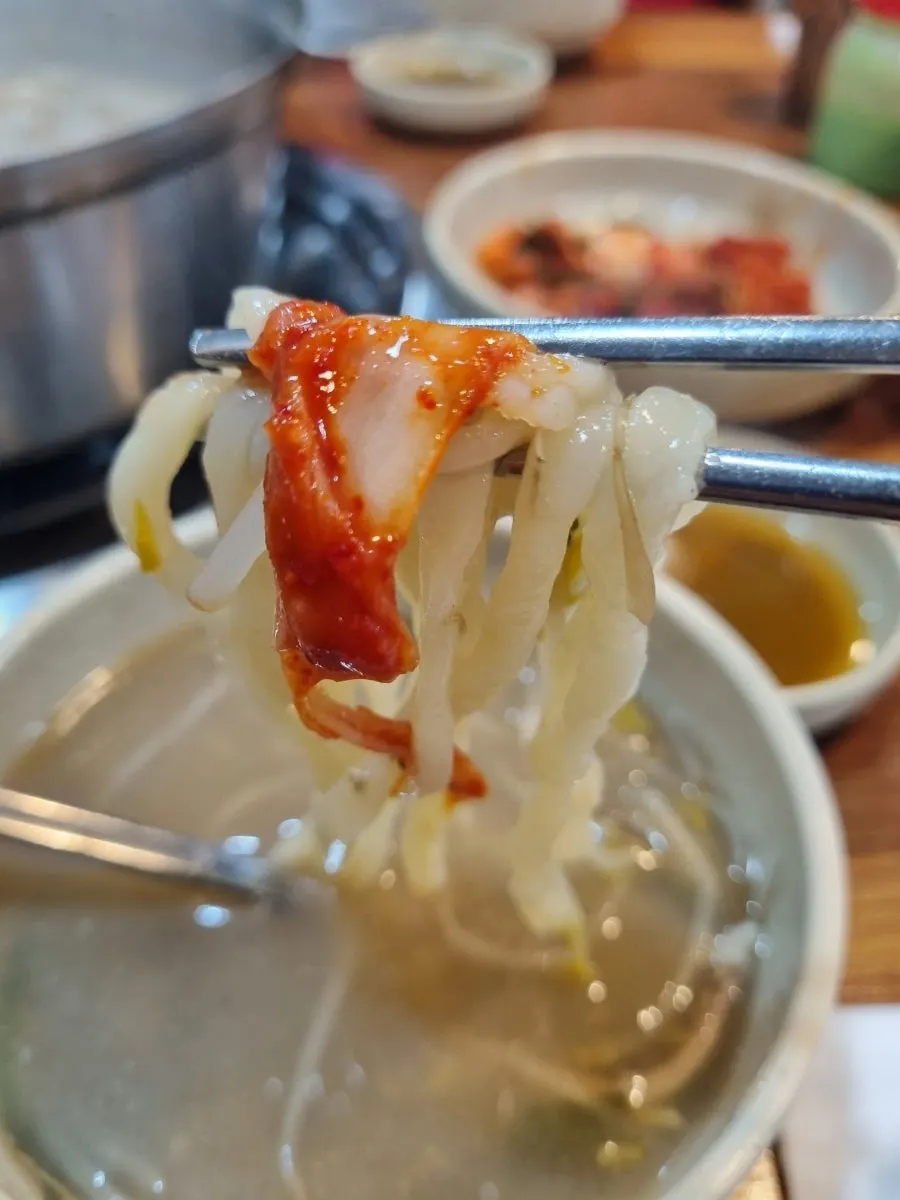 완성된 해물칼국수 한 그릇