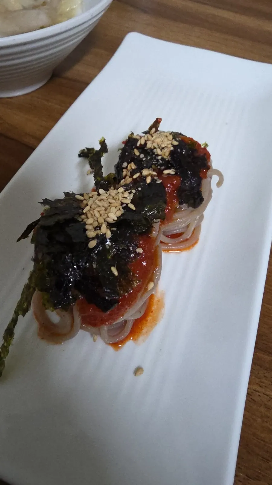 맛보기로 나온 비빔막국수
