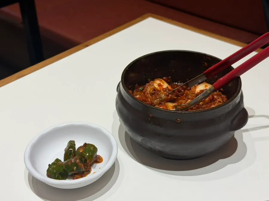 Kimchi and basic side dishes at Donggok Jemyeon