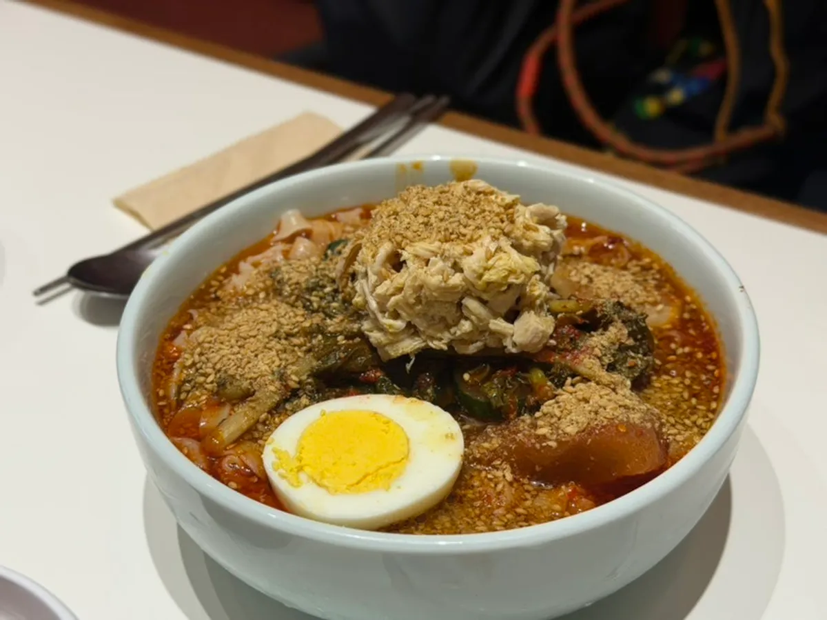 Large portion of Donggok Jemyeon's chogye bibim kalguksu