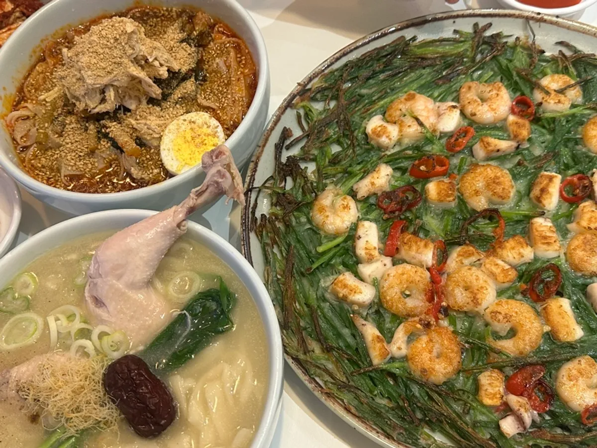 동곡제면 초농축삼계칼국수와 초계비빔칼국수, 해물부추전 한 상